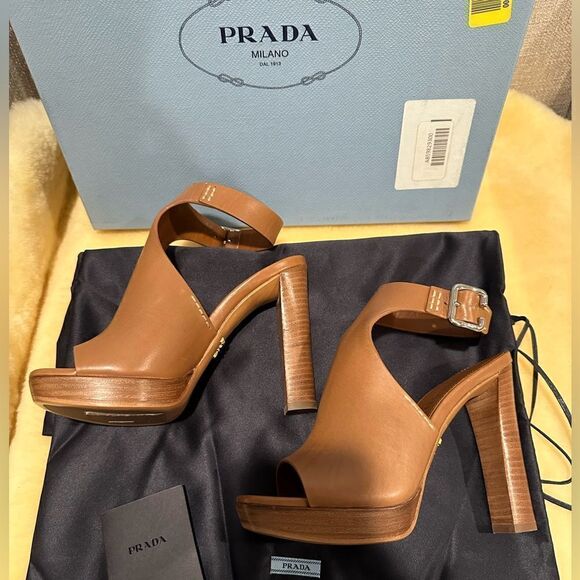 Prada Calzature Donna high heeled patent leather sandals size EU 35, tan NWT - Picture 1 of 13